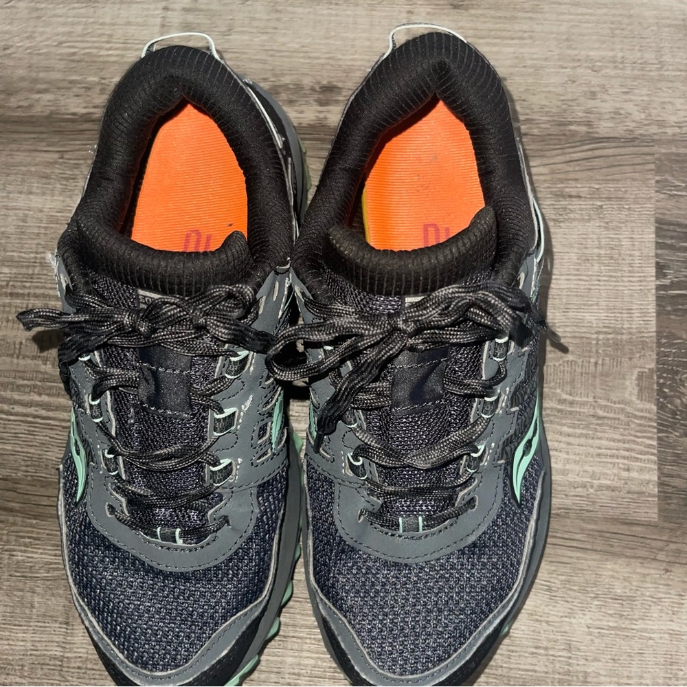 Saucony Women's Black and Mint Athletic Shoes - Picture 2 of 14